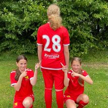 Guldsmed Rystrand er sponsor for Solrød FC U14 piger